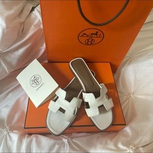 SOLD📍📍📍📍Hermès Oran sandal white size 37